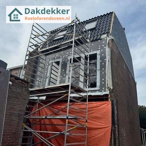 Een hellend dak met dakisolatie Een hellend dak met dakisolatie